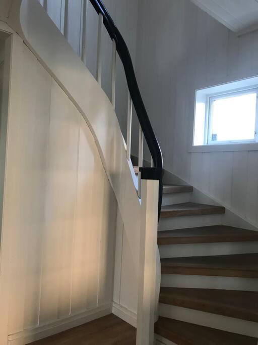 Stort hus i Porsgrunn sentrum med gratis parkeringsplasser til flere biler Eksteriør bilde